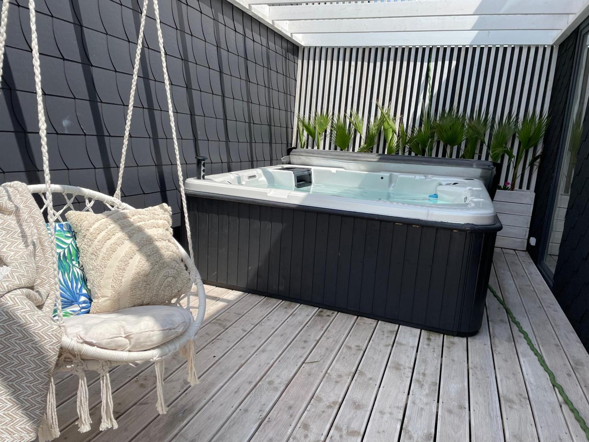 Summer House-Nowoczesne Domki Z Jacuzzi I Ladowarka Do Samochodu Wrzosowo  Kültér fotó