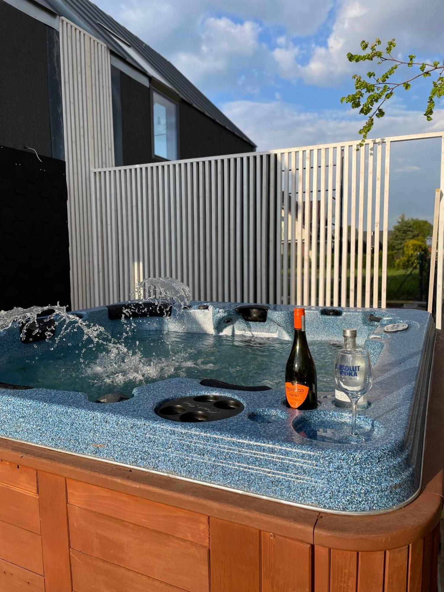 Summer House-Nowoczesne Domki Z Jacuzzi I Ladowarka Do Samochodu Wrzosowo  Kültér fotó
